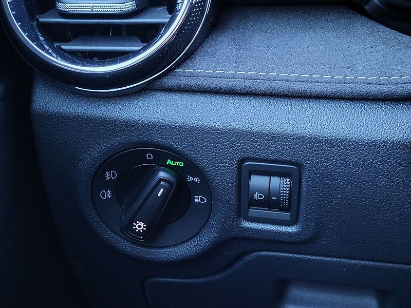 Škoda Fabia Dynamic 1,0TSI 85kW - fotka 17 z 30