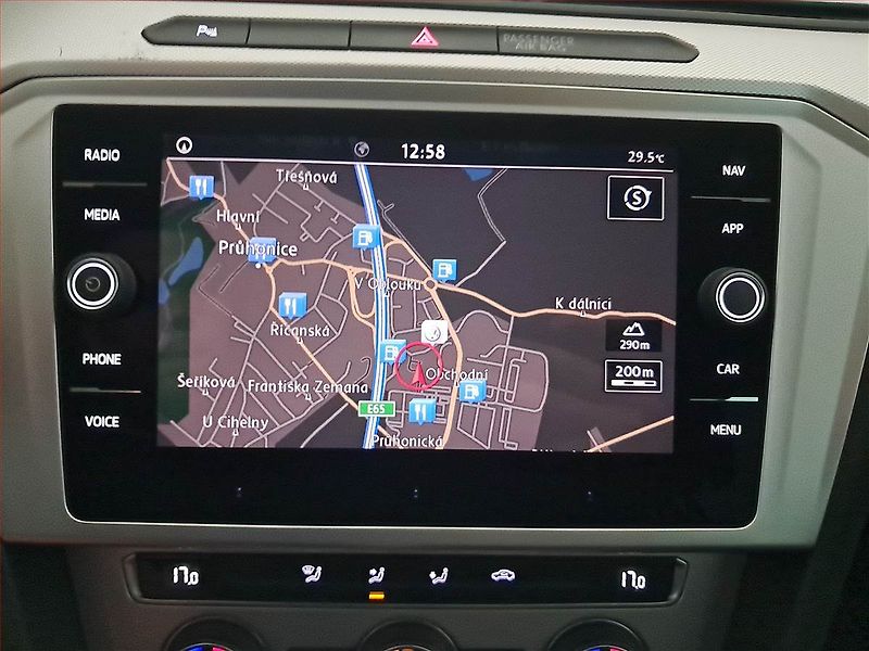 Volkswagen Passat (2019) 1.6 TDI, Automat, Navi - fotka 17 z 27