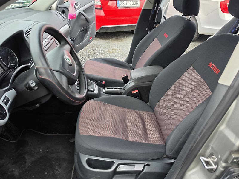Škoda Octavia II.1.6 TDI Xenon TZ - fotka 11 z 14