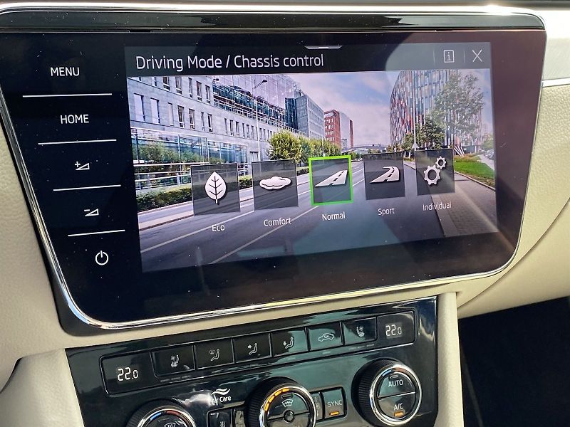 Škoda Superb (2022) Combi 2,0 TSI 4x4 DSG L&K - fotka 31 z 45