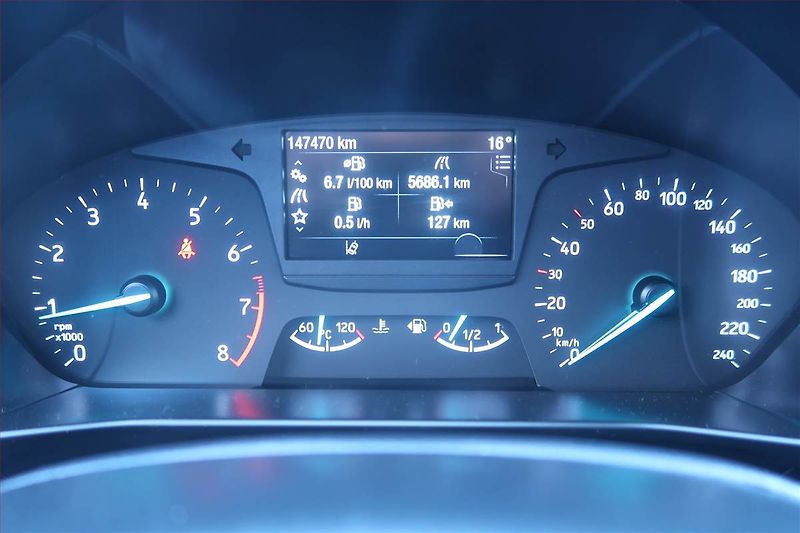 Ford Focus (2018) 1.0 EcoBoost, Tempomat - fotka 11 z 14
