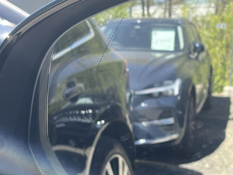 Volvo XC40 B3 FWD BE // 360 // kola - fotka 21 z 37