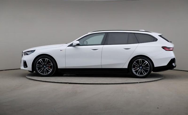 BMW i5 eDrive40 Touring M Kam Tažné - fotka 4 z 26