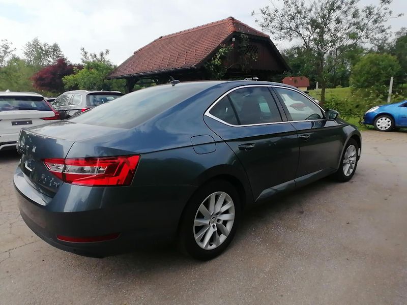 Škoda Superb (2022) - fotka 3 z 6
