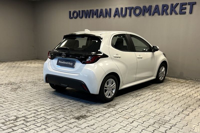 Toyota Yaris 1,5 Hybrid AT Comfort - fotka 2 z 15