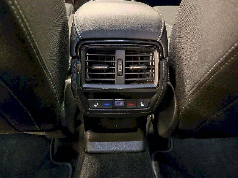 Škoda Karoq (2025) 1.5 TSI 110 kW DSG Sportline - fotka 26 z 32