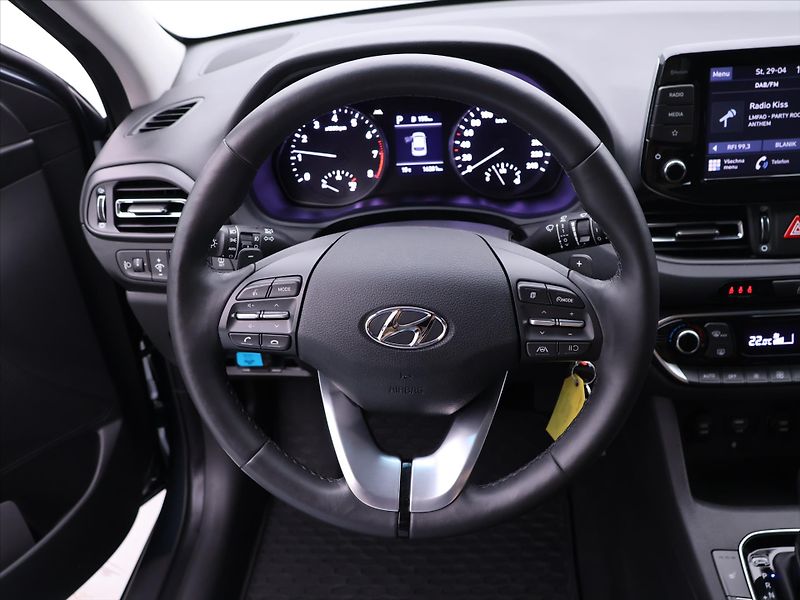 Hyundai i30 1,0 T-GDI 88kW DCT Smart CZ - fotka 20 z 32