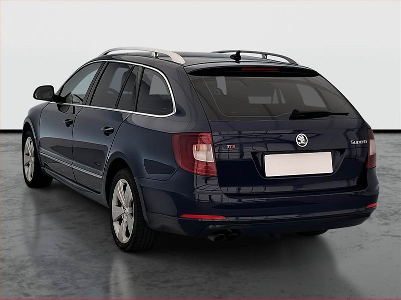 Škoda Superb (2011) Elegance 2.0 TDI, Automat - fotka 4 z 17