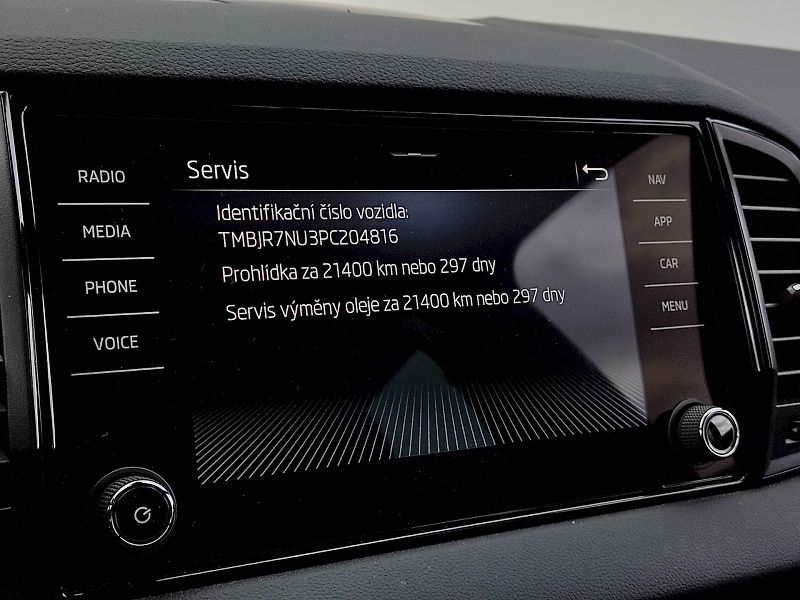 Škoda Karoq (2022) SportLine + 1,5 Tsi 110 Kw - fotka 9 z 36