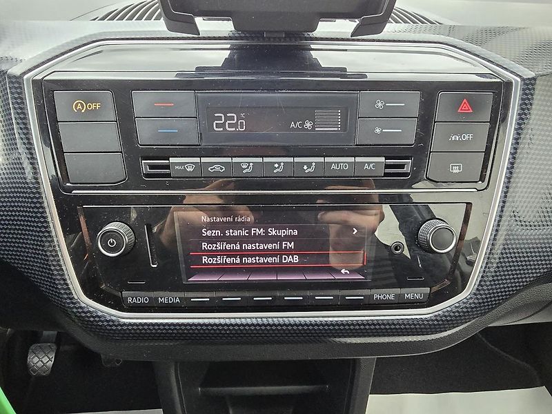 Volkswagen up! CNG KAMERA + DIGIKLIMA ČR - fotka 16 z 28