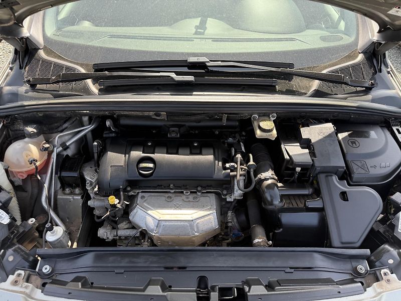 Peugeot 308 1.4 VTi KLIMA SERVISKA - fotka 12 z 13