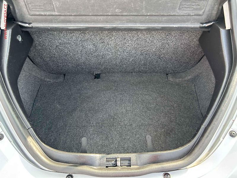 Volkswagen New Beetle (2003) 1.8T, AC, el. výbava - fotka 7 z 13
