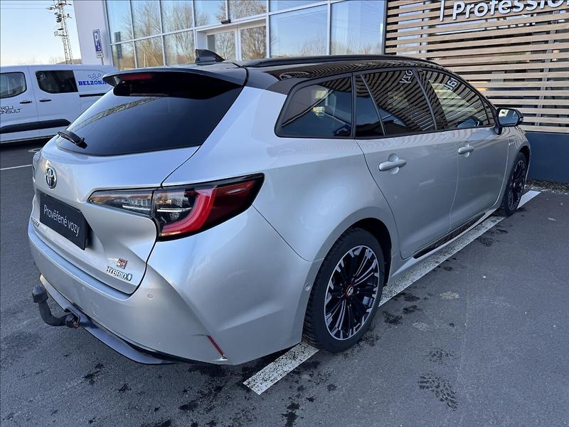 Toyota Corolla 1,8 GR SPORT DYNAMIC - fotka 2 z 19