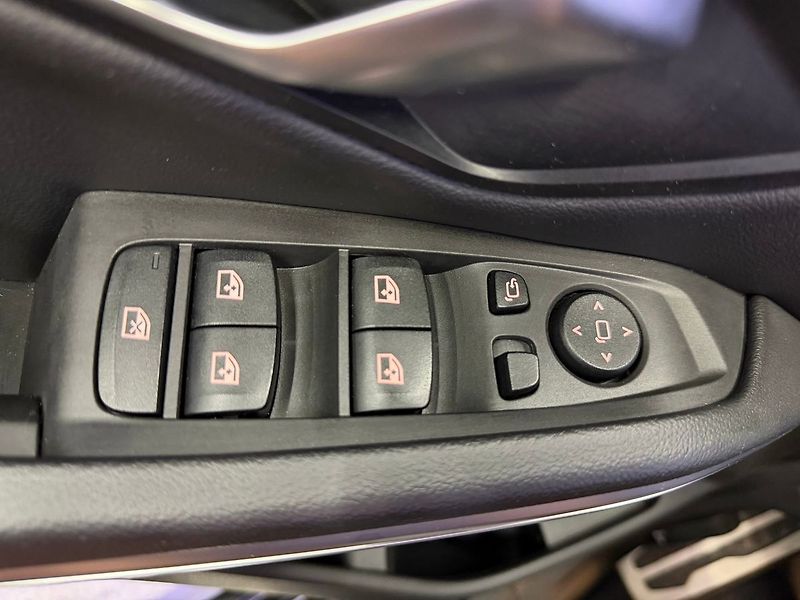 BMW Řada 3 320d xDrive M-PAKET, ACC, EL. - fotka 26 z 30