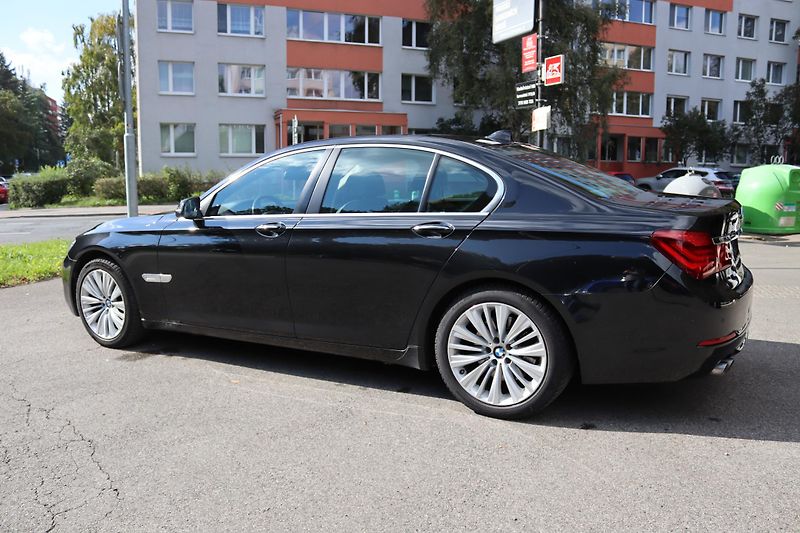 BMW Řada 7 730D XDRIVE F01 190kW - fotka 14 z 48