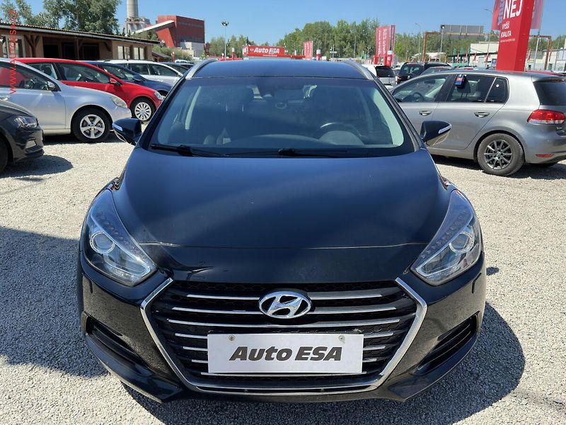 Hyundai i40 (2015) 1.7 CRDi, ČR, AC, park.asist - fotka 2 z 20
