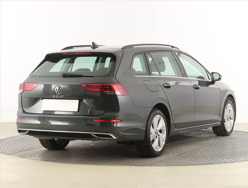 Volkswagen Golf (2022) Style 1.5 TSI, Serv.kniha - fotka 5 z 25
