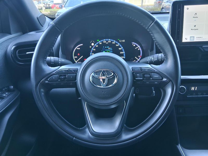 Toyota Yaris Cross COM. STYLE TECH 1.5 Hyb. 85 kW - fotka 11 z 30