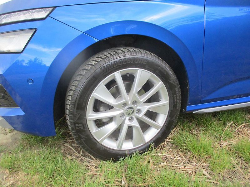 Škoda Kamiq 1.5TSi 110kW 7DSG STYLE PLUS - fotka 25 z 49