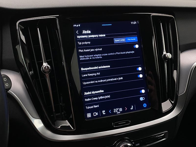 Volvo V60 T6 AWD RECHARGE CORE REZERVACE - fotka 39 z 45
