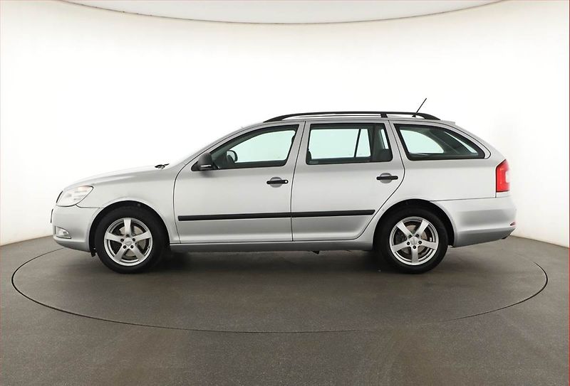 Škoda Octavia (2012) 2.0 TDI, Park. senzory - fotka 3 z 12