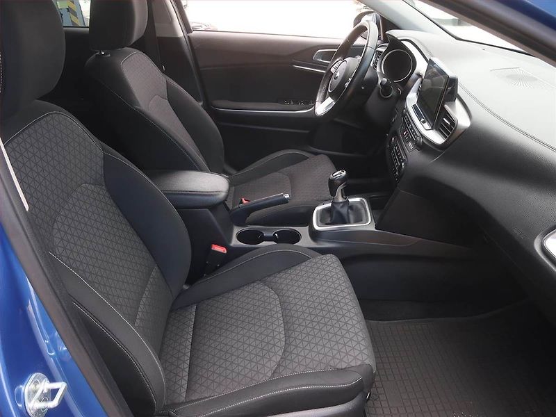 Kia Ceed (2018) Gold 1.4 T-GDI, Serv.kniha - fotka 9 z 15