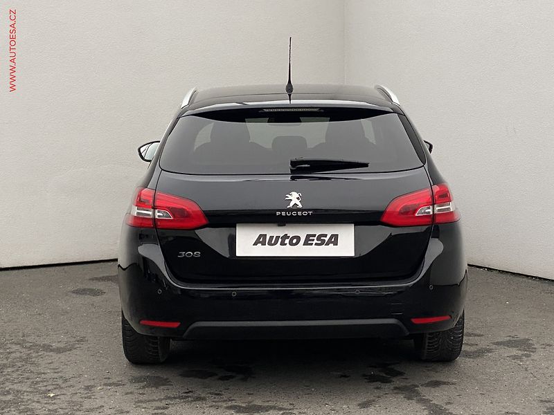 Peugeot 308 (2019) 1.5 HDi, Allure, navi - fotka 5 z 18