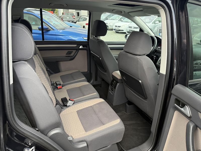 Volkswagen Touran 1.4 TSI DSG CROSS - fotka 11 z 13