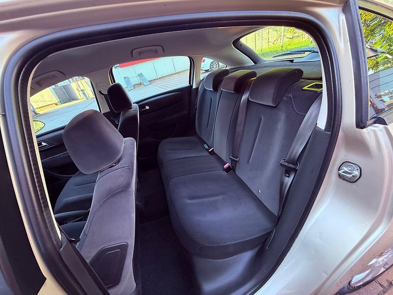 Citroën C4 1.4 Advance, Tažné, 116 tkm - fotka 11 z 20