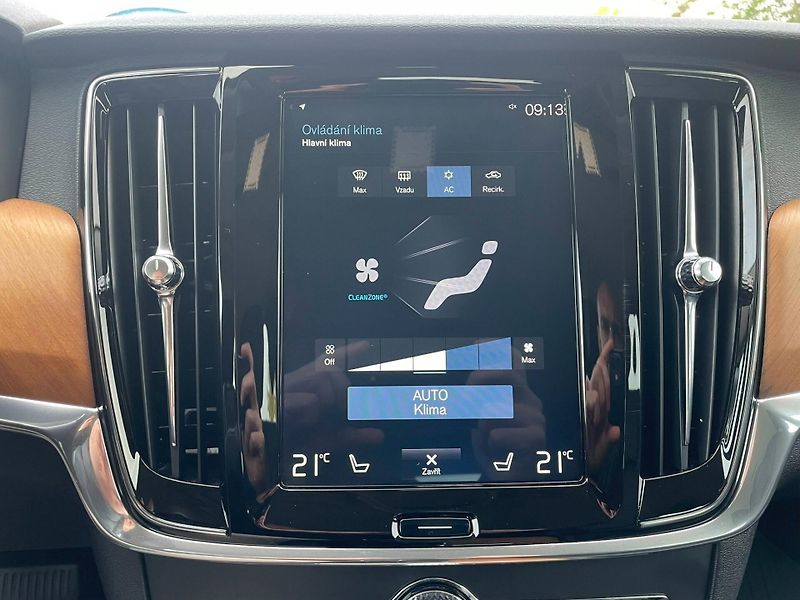 Volvo V90 (2018) D4, 140kW, Momentum - fotka 27 z 28