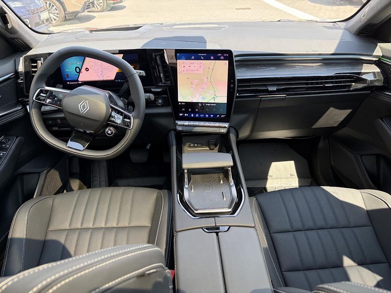 Renault Espace Iconic full hybrid 200 - fotka 8 z 8