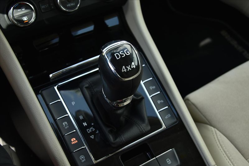 Škoda Superb 2.0 TSI 206kW DSG 4x4 STYLE ČR - fotka 21 z 33