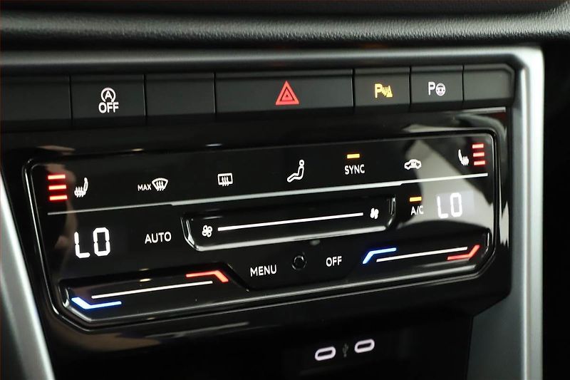 Volkswagen T-Roc (2024) 1.0 TSI - fotka 10 z 14