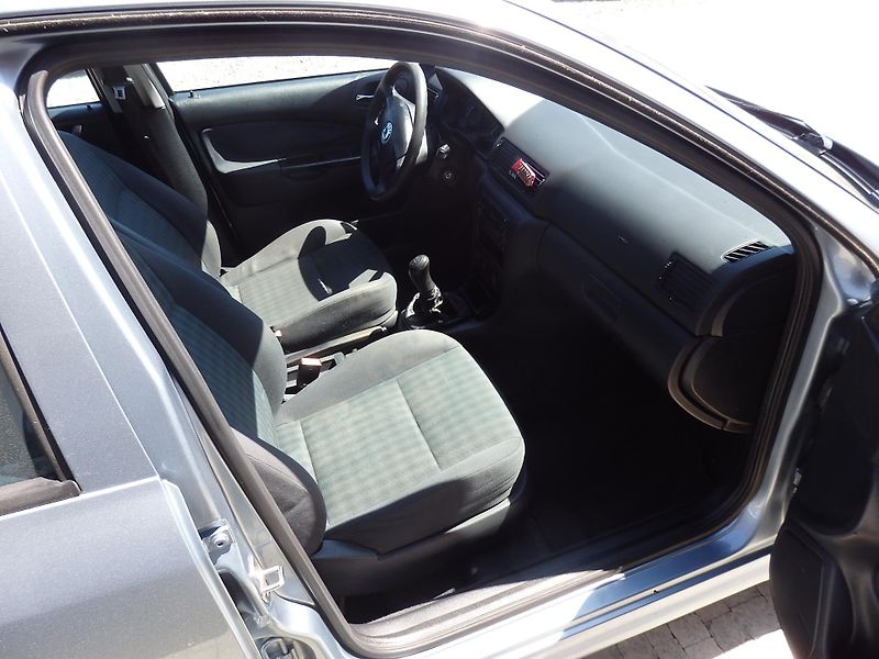 Škoda Octavia 1.6i 75 kW ZÁLOHOVÁNO - fotka 11 z 14