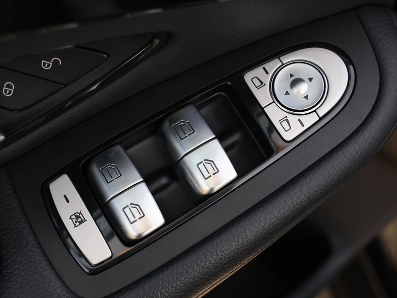 Mercedes-Benz GLC 2,0 300d 180kW 4Matic AMG DPH - fotka 13 z 36