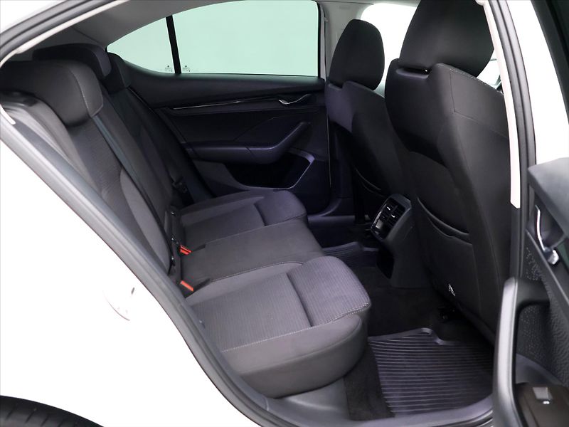 Škoda Octavia 1,0 TSI 81kW CZ 1.Maj. DPH - fotka 13 z 32