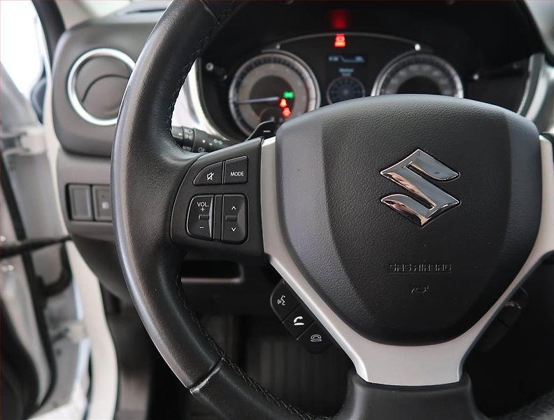Suzuki Vitara (2021) 1.4 BoosterJet, digi klima - fotka 17 z 22