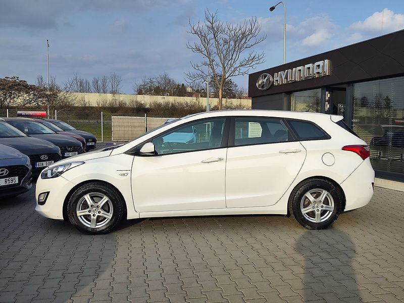 Hyundai i30 1.6 CRDi/81kW komfort - fotka 8 z 26
