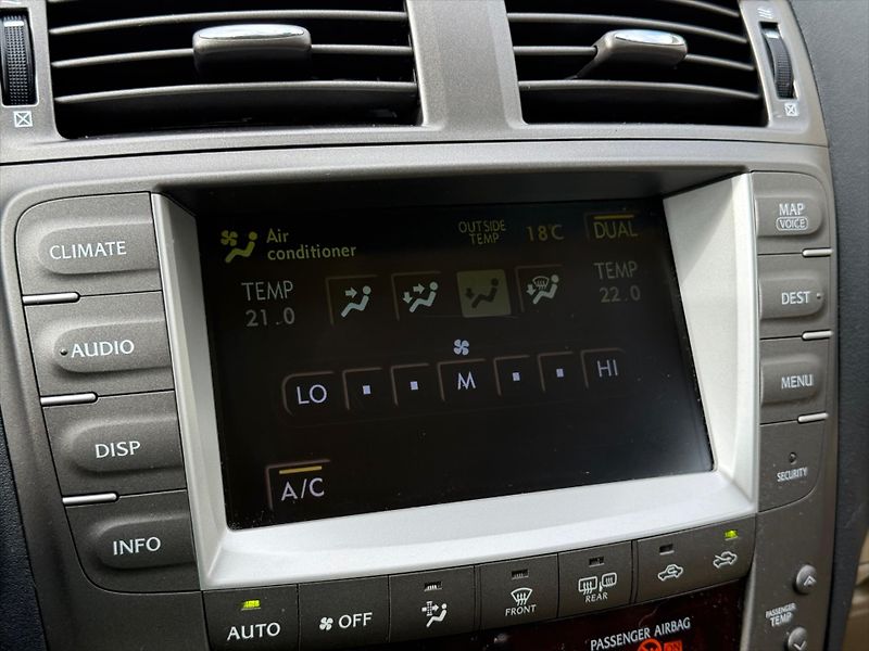 Lexus IS 220d 2,2 - fotka 15 z 20