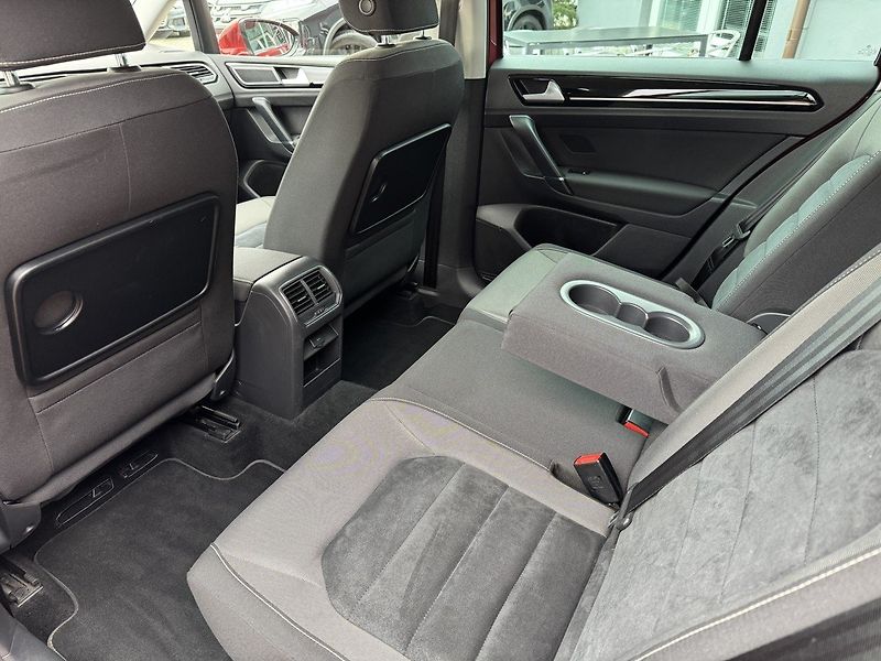 Volkswagen Golf Sportsvan (2016) 1.4TSi HighLine Xenony Navi - fotka 20 z 48