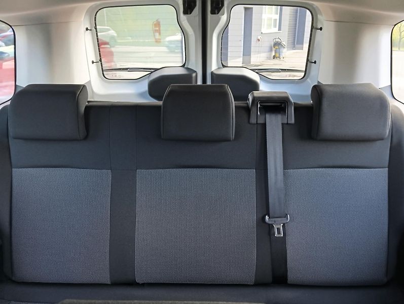 Peugeot Expert (2026) Combi L3 2.2 BlueHDi 150 MAN6 - fotka 17 z 23