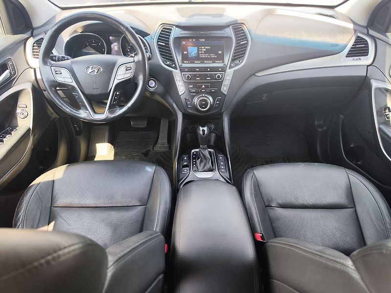 Hyundai Grand Santa Fe 2.2 CRDi/147kW Luxury AT 4x4 - fotka 18 z 43