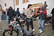 Automobiloví a motocykloví veteráni se vydali v neděli na tradiční jízdu Ze zámku na hrad. Start byl na Horním náměstí v Přerově, kde si lidé užili bohatý program.