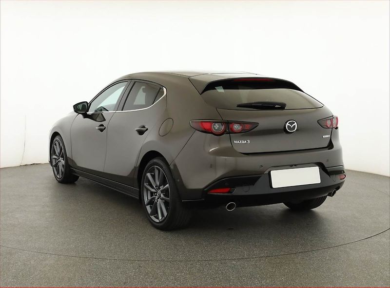 Mazda 3 (2020) 2.0 Skyactiv-G - fotka 4 z 18