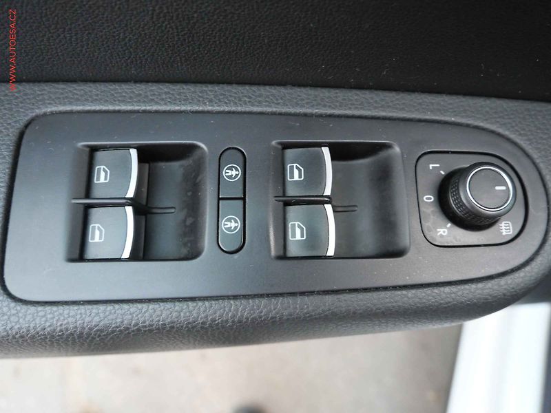 Volkswagen Sharan (2015) 2.0TDi, ČR, Highline, DSG - fotka 17 z 25