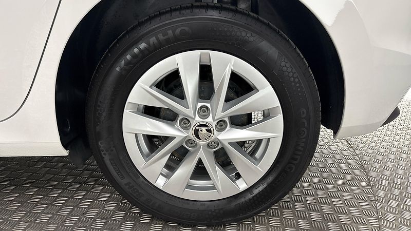 Škoda Fabia 1.0 TSI Style - fotka 19 z 22