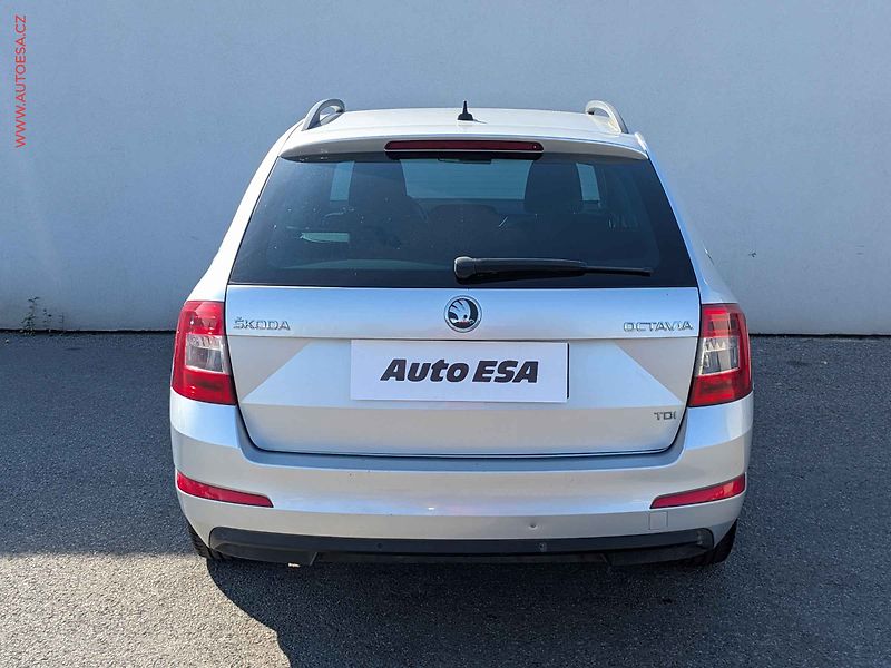 Škoda Octavia (2013) 1.6TDi, ČR, Elegance, bixen - fotka 5 z 15