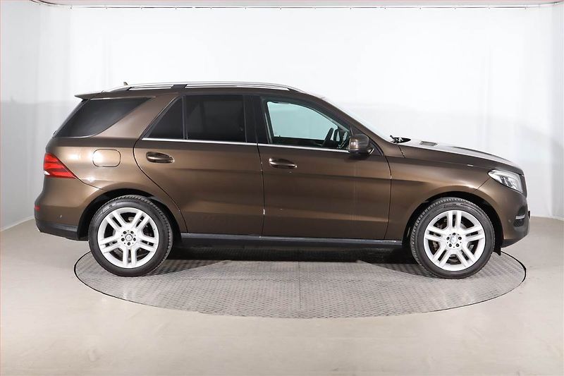 Mercedes-Benz GLE (2016) 350 d - fotka 6 z 27