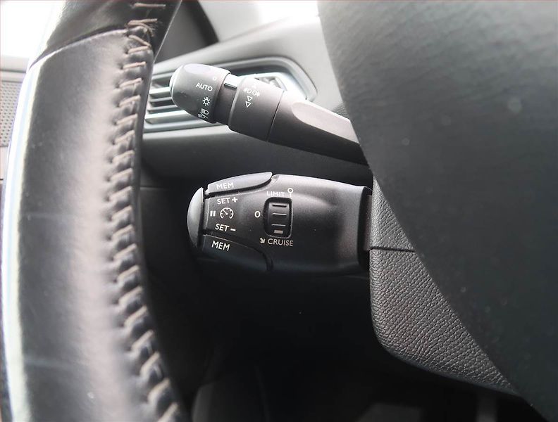 Peugeot 308 (2015) Allure 1.6 BlueHDi, Serv.kniha - fotka 19 z 20