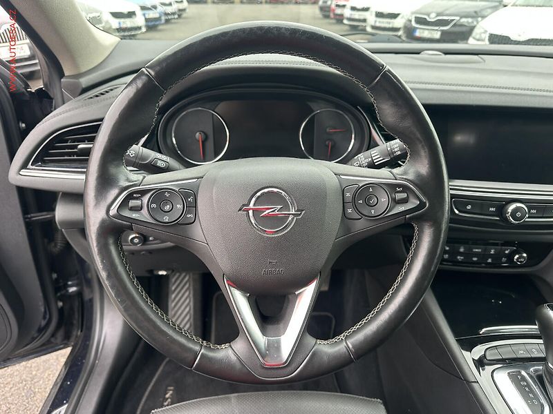 Opel Insignia (2018) 2.0 CDTI, AT - fotka 11 z 22